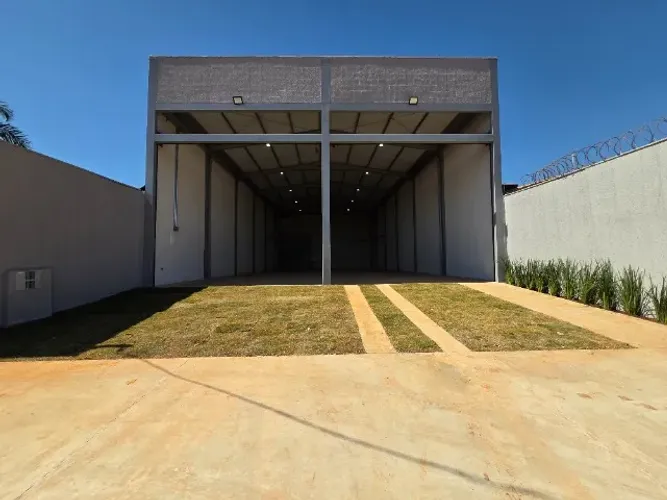 Galpão Novo 300m² para Locação - Jd. Petrópolis, próximo GO-060