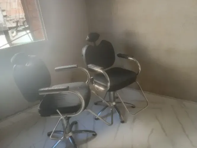 ?Cadeira profissional de barbeiro ?