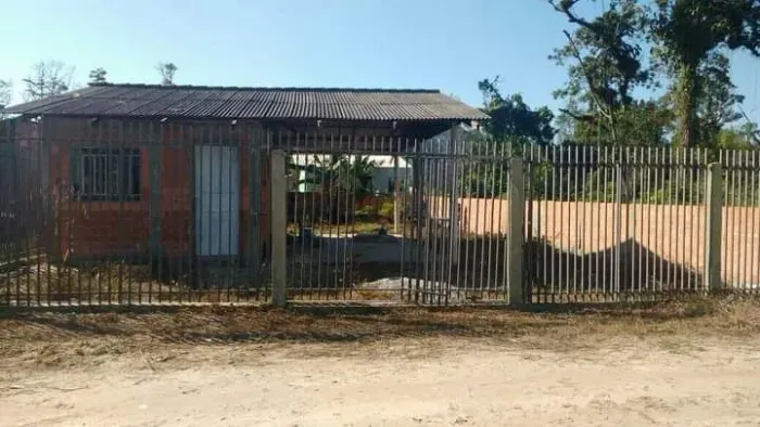 Vendo casa em matinhos