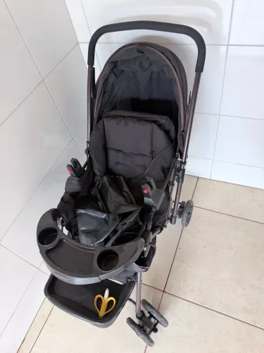 Vende-se carrinho de bebê