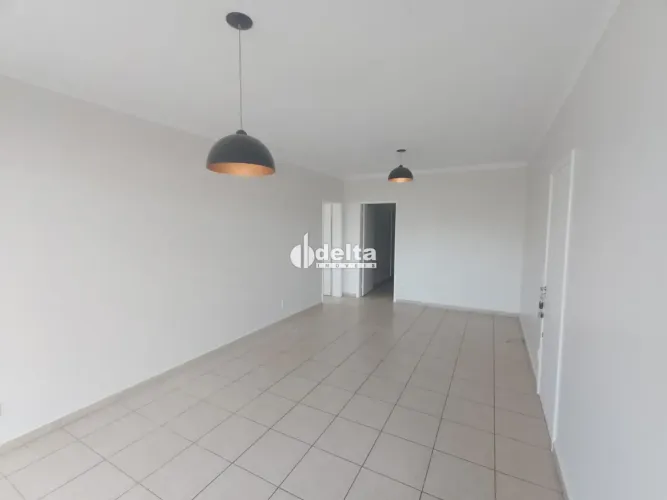 Apartamento com 3 quartos, sendo 1 suíte disponível para locação no bairro Cazeca em Uberl