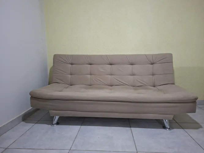 Sofa- cama 3 lugares, bege, excelente estado