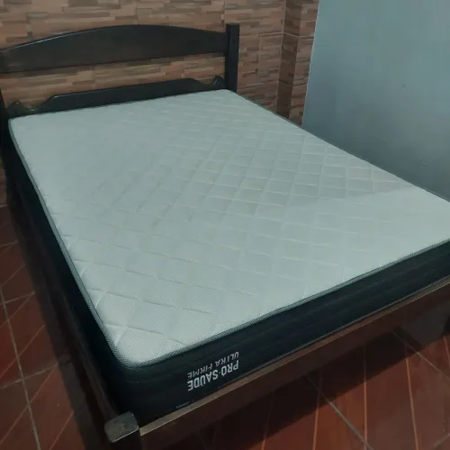 Cama casal + colchão semi novo
