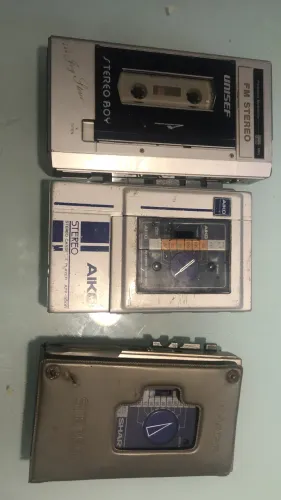 Walkmans UNICEF, Aiko e Sharp ( todos para manutenção e conserto )
