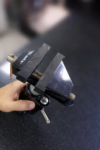 Mini Morsa de Bancada MTX com Base Giratória e Fixação por Grampo