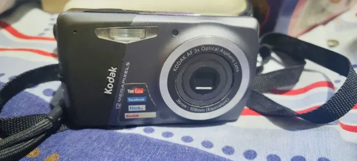Camera digital kodak um classico 12mp