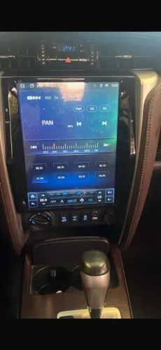 Kit Multimídia Tesla para SW4 - 2026 em excelente estado