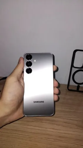 Celular semi novo