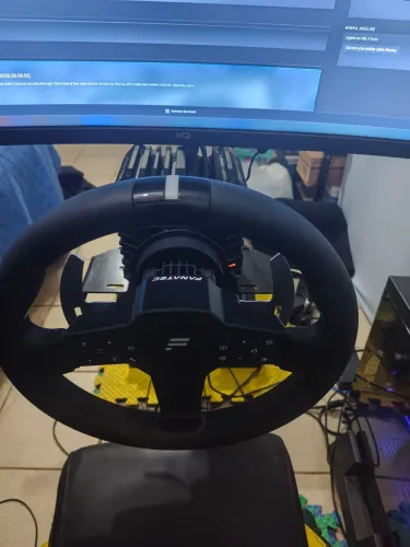 Volante Fanatec CSL P1 V2 com QR2, excelente estado