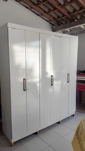 Guarda-roupa seis portas usado porém bom Madeira Boa eu faço entrega se for próximo à mim