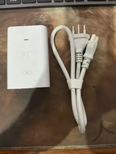 Fonte Ubiquiti Poe Padrão Brasil 48v 24w 0,5a 110v/220v