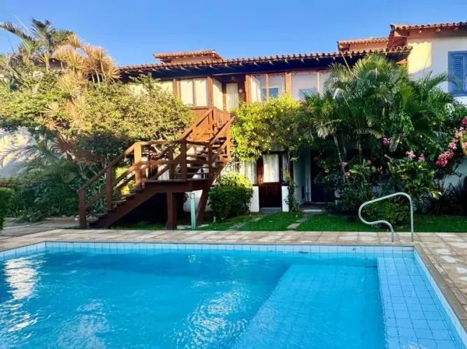 Excelente Oportunidade Casa Linear em condomínio a Passos do Mar, com RGI, Piscina, Sauna