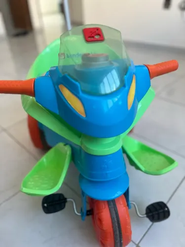 Motoca/triciclo infantil Bandeirantes 
