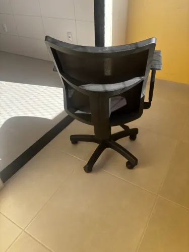 Cadeira de Escritório Ergonômica com Encosto em Tela