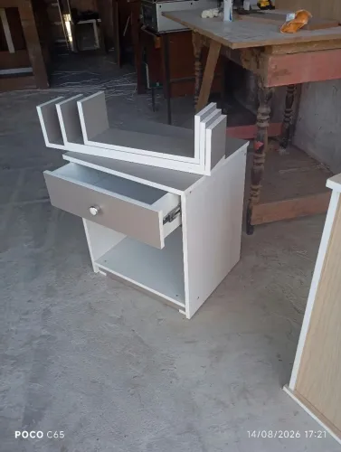 Vende-se criado mudo com um kit de nicho valor :150