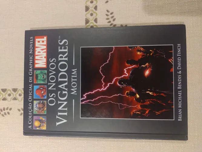 HQ Os Novos Vingadores Motim - Salvat Capa Preta
