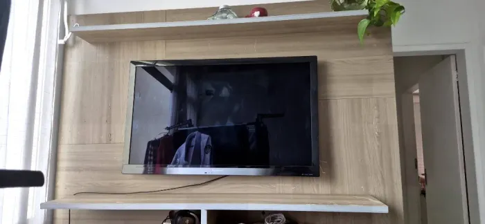 TV 32'' LCD acompanha painel