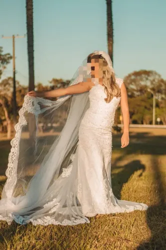 VESTIDO DE NOIVA COM VÉU