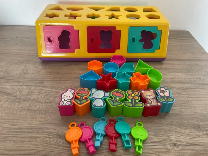 Brinquedo Caixa Encaixa