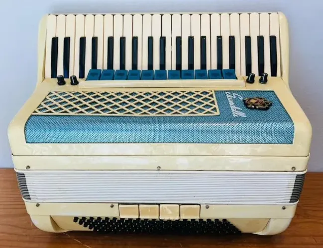 Acordeon Scandalli 120bx