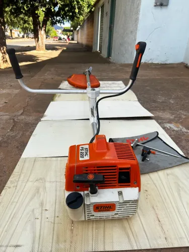 ROÇADEIRA STIHL FS220 SEMINOVA