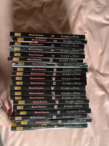 MANGÁS ATAQUE DOS TITÃS ? HAJIME ISAYAMA