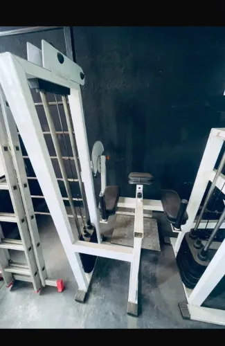 Máquina de glúteo coice