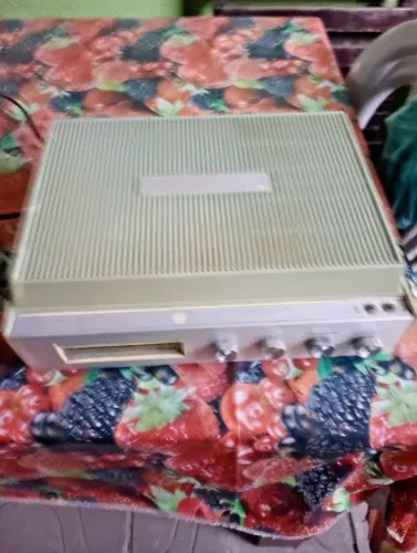 Antiga Vitrola! Ler anúncio.