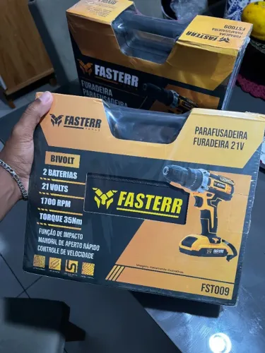 Maleta Parafusadeira Furadeira 21v Lacrada, com 2 Baterias, sem fio!