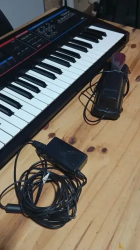 Teclado Juno Di Roland