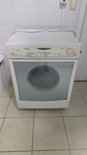 Máquina secadora Brastemp com avaria