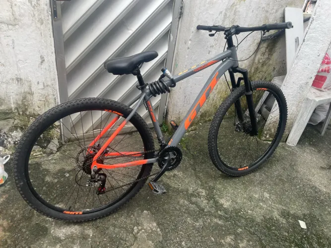 Bicicleta aro 29 alumínio Q19 cinza c laranja GTI Roma