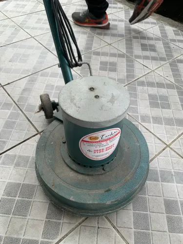 ENCERADEIRA E LAVADOURA