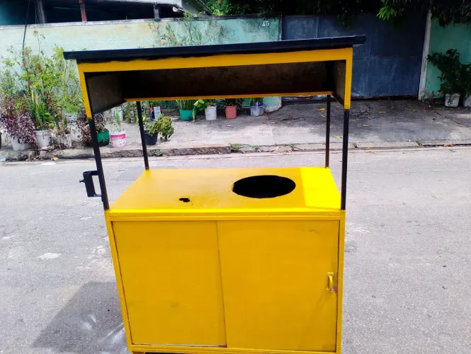 Vendo essa barraca de milho da pra ampliar para outros lanches telefone *