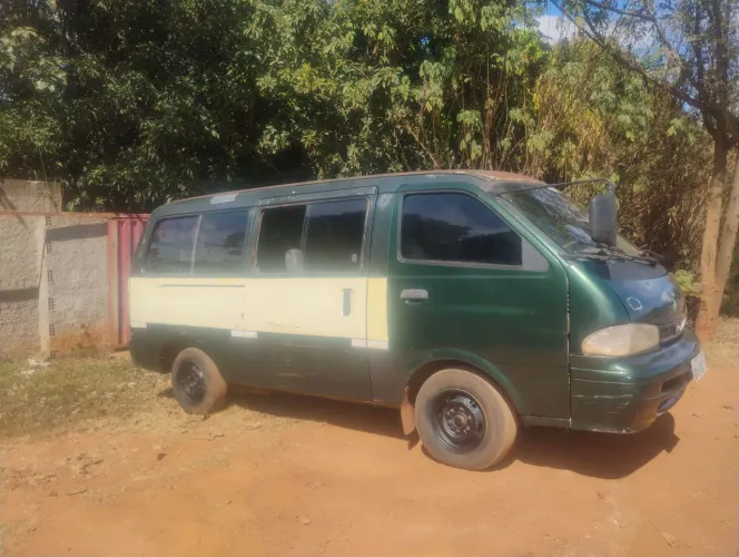 Kia Motors Besta GS Grand 3.0 8V 16L Diesel 2001