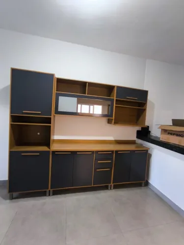 Armário semi novo de parede apenas 2 meses de uso