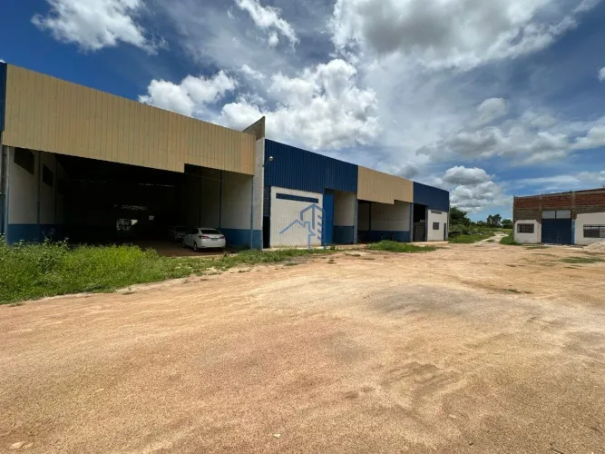 Galpão com 260m²(10x26), possuindo banheiro social