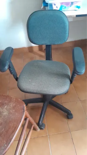 Cadeira de escritório com braço