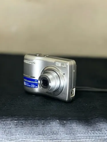 Câmera Olympus prata 