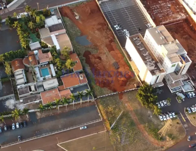 TERRENO COM POTENCIAL PARA PREDIO À VENDA NA AV. MAURILIO BIAGI COM 4.635m2