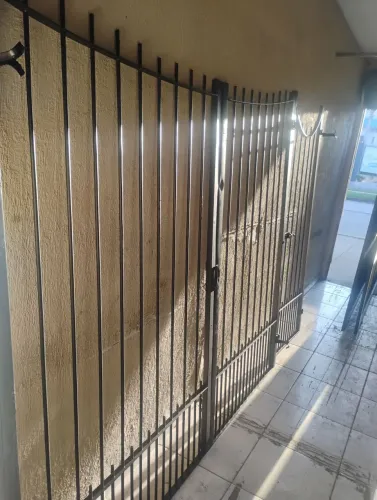 PORTÃO DE FERRO REDONDO DE GARAGEM E SOCIAL  SEMI NOVO 