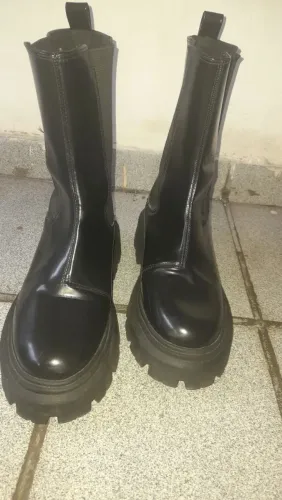 Bota chelsea tratorada femenina preta cano médio nova tamanho 36 sem uso tendência 