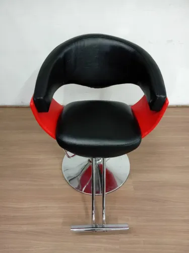 Cadeira de Salão Barbeiro Hidráulica EGG UT-028 