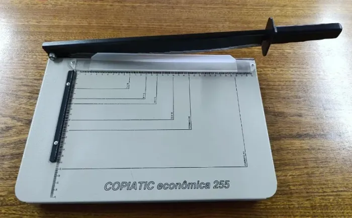 Guilhotina de Papel Facão Manual da marca Copiatic