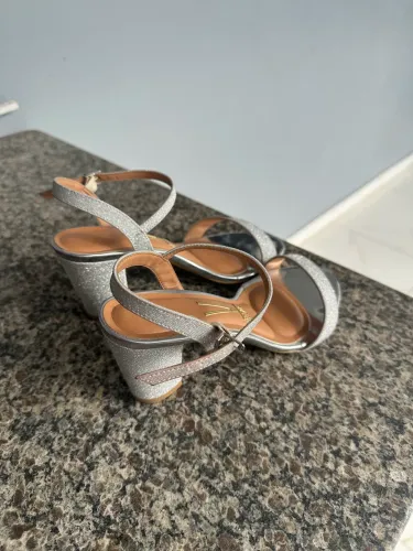 Vende-se salto alto da Vizzano