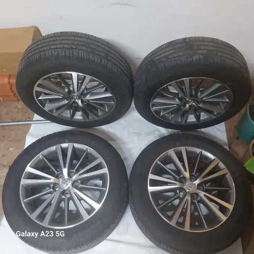 Rodas com Pneus novos