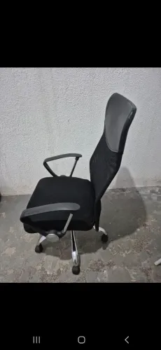 Cadeira escritório preta giratória