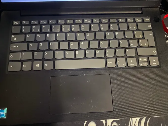 Vendo notebook Lenovo v14