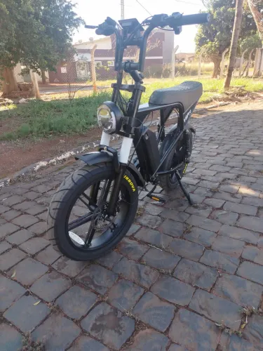Moto elétrica V8