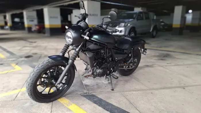 Kawasaki Eliminator 500 SE 2025 - praticamente zero